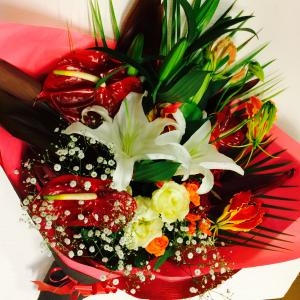 お祝いの華やかな花束です。｜「花工房　浪漫」　（愛知県小牧市の花キューピット加盟店 花屋）のブログ