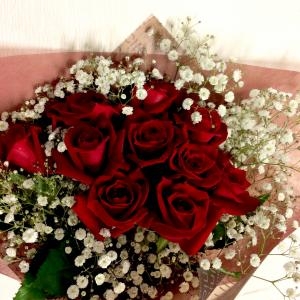 赤い薔薇とカスミソウの花束｜「花工房　浪漫」　（愛知県小牧市の花キューピット加盟店 花屋）のブログ