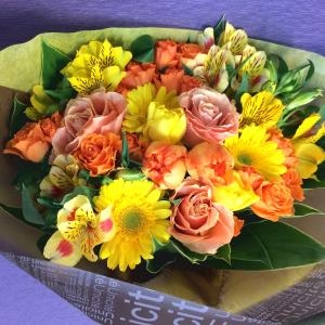 おばあちゃんの歳のお祝いに花束を 花屋ブログ 愛知県小牧市の花屋 花工房 浪漫にフラワーギフトはお任せください 当店は 安心と信頼の花キューピット加盟店です 花キューピットタウン