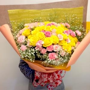 黄色の薔薇とピンクのスプレー薔薇の花束。｜「花工房　浪漫」　（愛知県小牧市の花キューピット加盟店 花屋）のブログ
