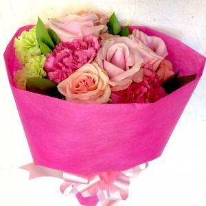お誕生日プレゼントの花束。ピンクのブーケタイプ。｜「花工房　浪漫」　（愛知県小牧市の花キューピット加盟店 花屋）のブログ
