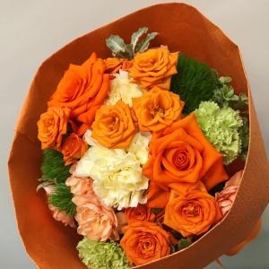記念日にオレンジカラーのブーケ 花屋ブログ 愛知県小牧市の花屋 花工房 浪漫にフラワーギフトはお任せください 当店は 安心と信頼の花キューピット加盟店です 花キューピットタウン