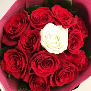 バラの花12本の花束。｜「花工房　浪漫」　（愛知県小牧市の花キューピット加盟店 花屋）のブログ