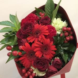 還暦祝いに赤い花束をご注文いただきました 花屋ブログ 愛知県小牧市の花屋 花工房 浪漫にフラワーギフトはお任せください 当店は 安心と信頼の 花キューピット加盟店です 花キューピットタウン