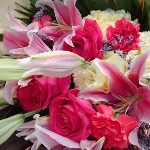 薔薇と百合の花束｜「花工房　浪漫」　（愛知県小牧市の花キューピット加盟店 花屋）のブログ