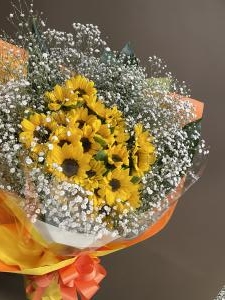 ひまわりいっぱいのボリュームある花束。｜「花工房　浪漫」　（愛知県小牧市の花キューピット加盟店 花屋）のブログ